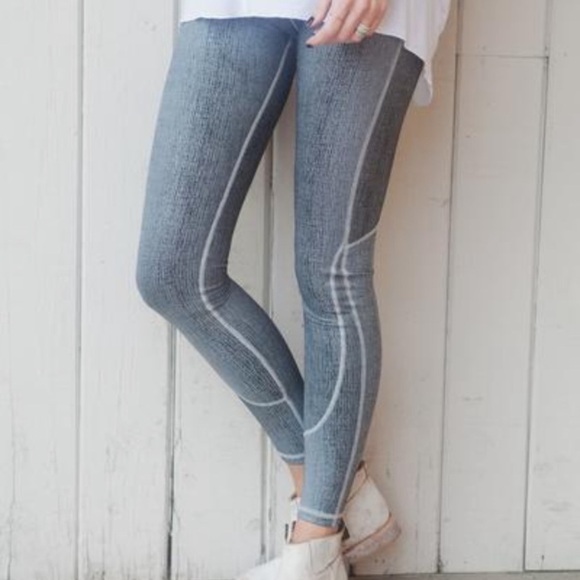 NWT Joe’s Jeans Women’s Off Duty Leggings Silver Scale Print Size Small - Picture 3 of 8